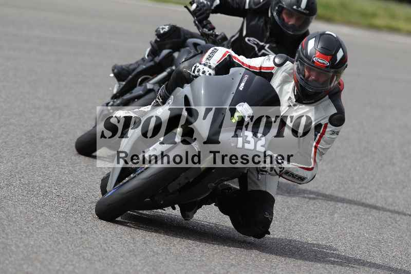 /Archiv-2023/06 10.04.2023 Moto Club Anneau du Rhin/Blanc-Novice/132